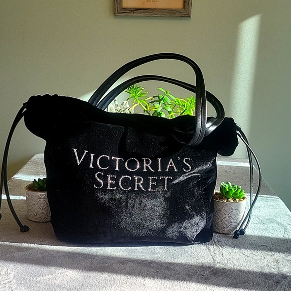 Victoria's Secret Handbags - NWOT Victoria Secret velvety tote